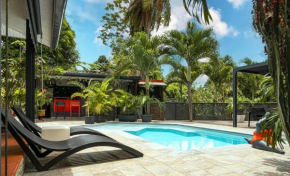 Villa élégante avec jardin au Lamentin et piscine privée.